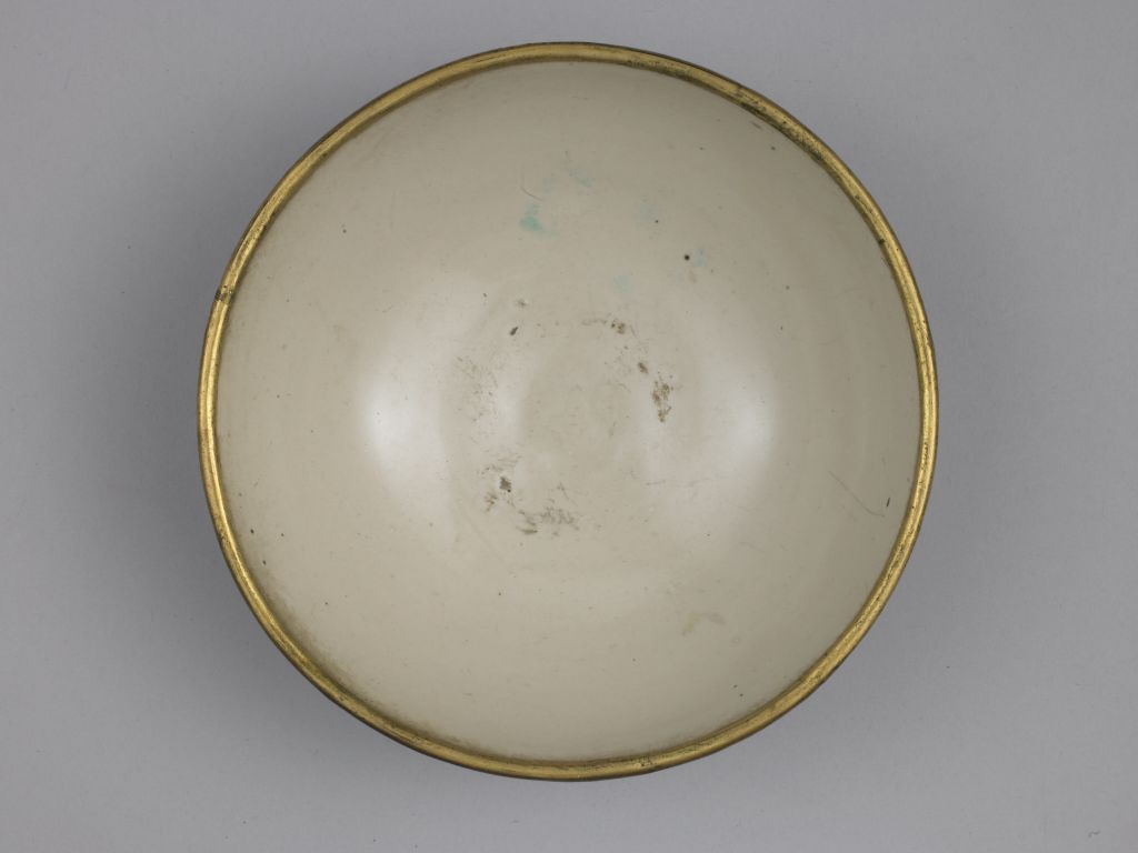 图片[2]-Ding Kiln White Glaze Carved Qianlong Imperial Poetry Bowl-China Archive